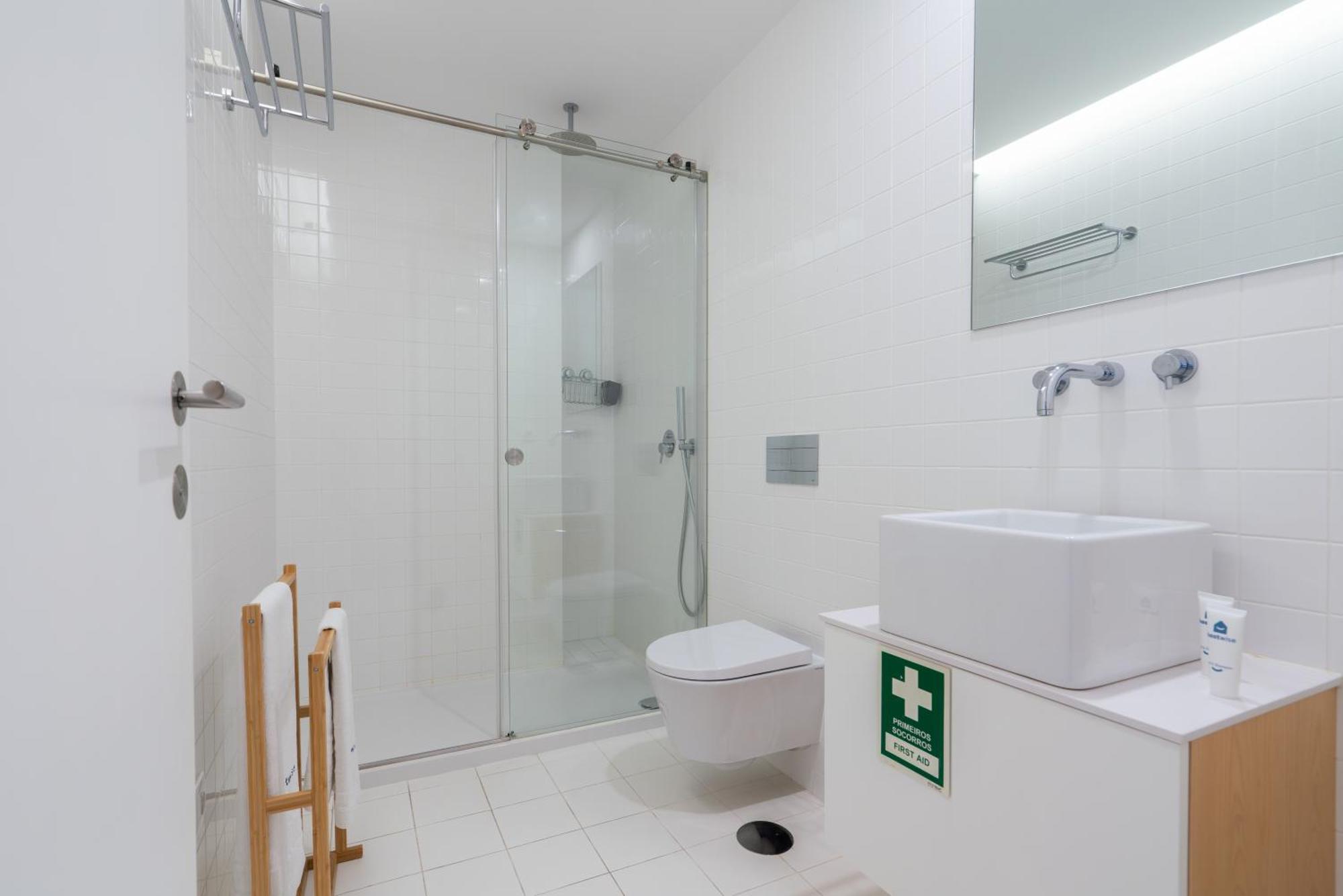 ポルトHost Wise - Restful Minimalist Flat - Balconyアパートメント エクステリア 写真